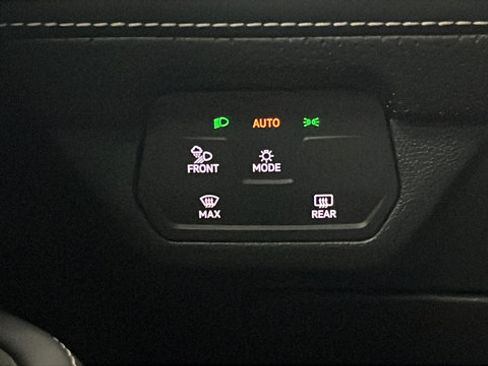 Used 2024 Volkswagen Atlas Cross Sport SEL R-Line AWD/4WD image 31