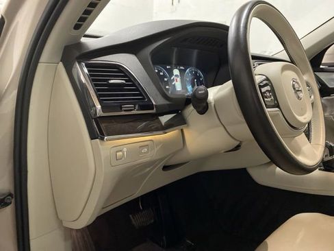 Used 2018 Volvo XC90 T6 Momentum w/ Convenience Package AWD/4WD image 31