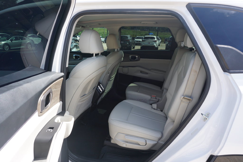 Used 2023 Kia Sorento EX w/ Panoramic Sunroof Package FWD image 15