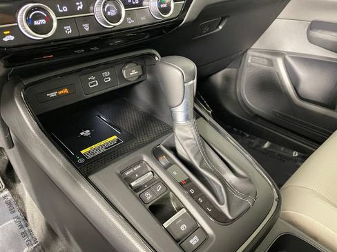 Used 2025 Honda CR-V EX-L image 9