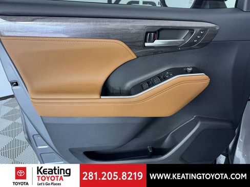 New 2026 Toyota Highlander Platinum image 13