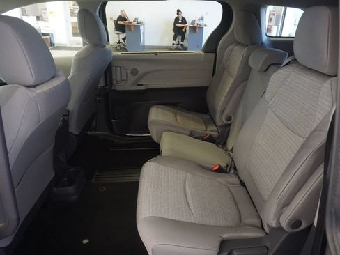 Certified 2021 Toyota Sienna LE FWD image 20