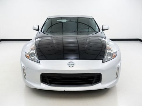 Used 2020 Nissan 370Z Coupe RWD image 2