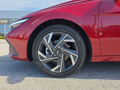 New 2025 Hyundai Elantra SEL image 30