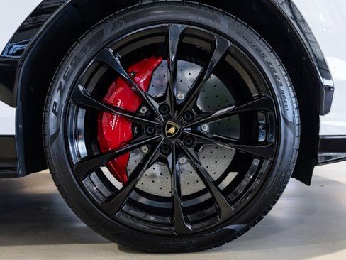 Used 2022 Lamborghini Urus AWD/4WD image 22