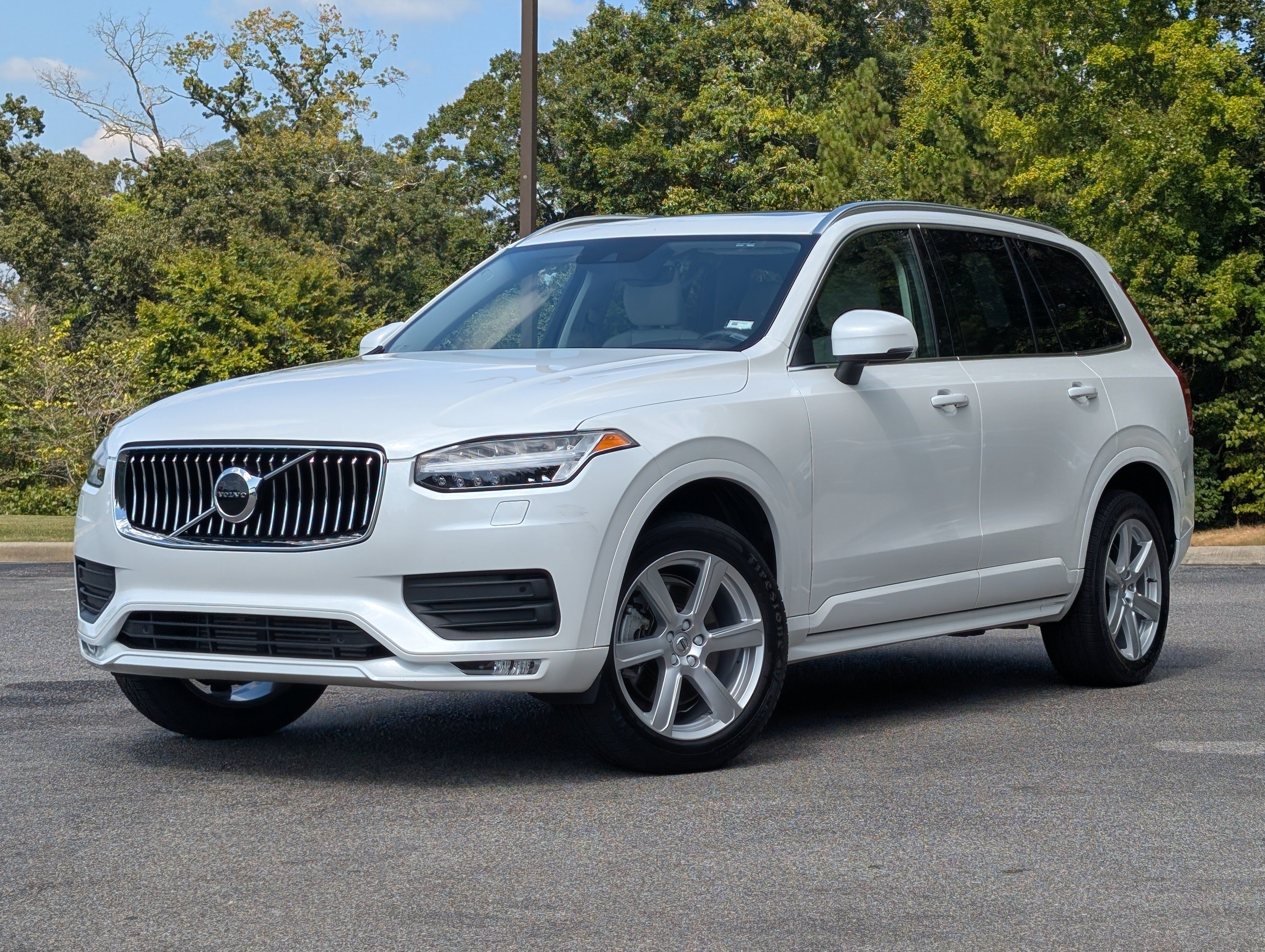 Used 2022 Volvo XC90 T5 Momentum AWD/4WD image 4