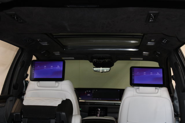 Used 2025 Cadillac Escalade Sport Platinum w/ LPO, ONYX Package AWD/4WD image 46