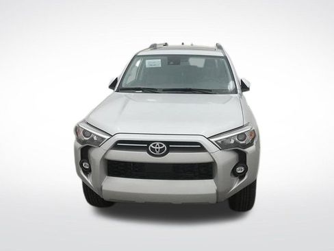 Used 2022 Toyota 4Runner SR5 Premium w/ Moonroof Package AWD/4WD image 18