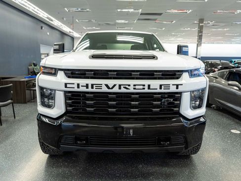 Used 2021 Chevrolet Silverado 2500 Custom w/ Custom Convenience Package image 2