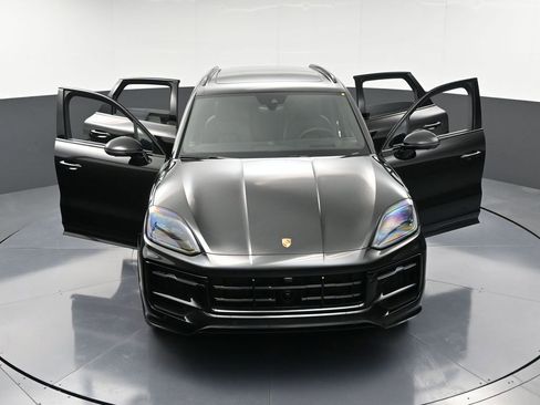 New 2026 Porsche Cayenne GTS image 39