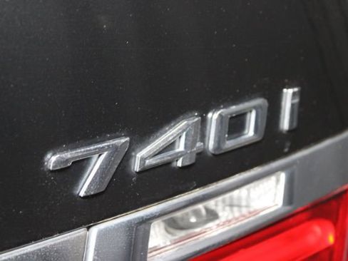 Used 2014 BMW 740i image 7