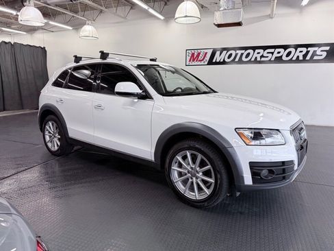 Used 2017 Audi Q5 2.0T Premium Plus w/ Technology Package image 12