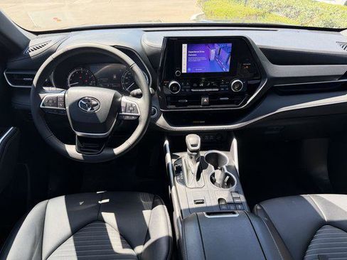 Certified 2024 Toyota Highlander XSE FWD image 8