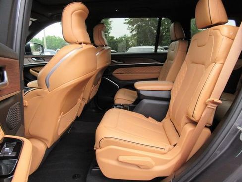 Used 2023 Jeep Grand Cherokee L Summit w/ Advanced Protech Group IV AWD/4WD image 36