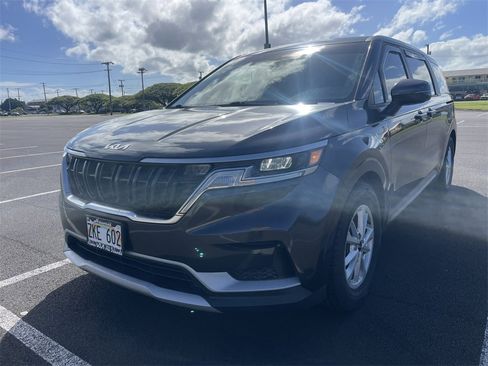 Used 2023 Kia Carnival LX image 2