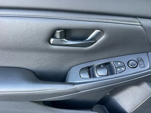 Used 2025 Nissan Sentra S image 8