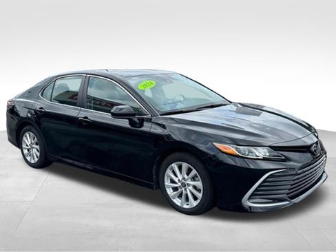 Used 2024 Toyota Camry LE FWD image 9