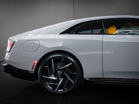 Used 2025 Rolls-Royce Spectre Black Badge w/ Spectre Enhancement Package image 19