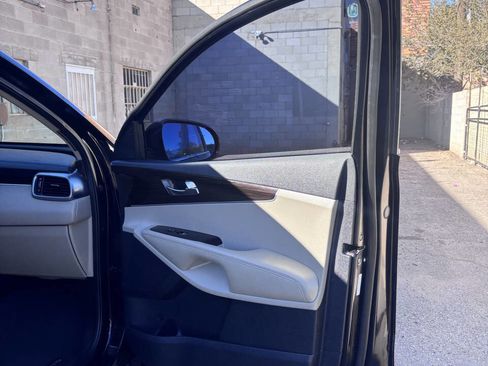 Used 2019 Kia Sorento LX w/ LX Convenience Package image 21