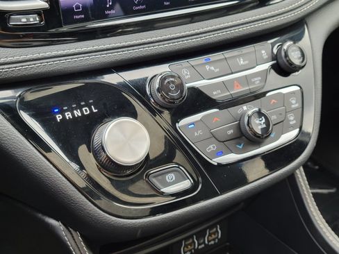 Used 2025 Chrysler Pacifica Limited FWD image 21