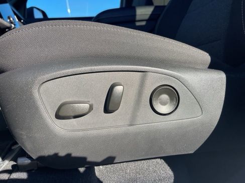 Used 2025 GMC Acadia Elevation image 10