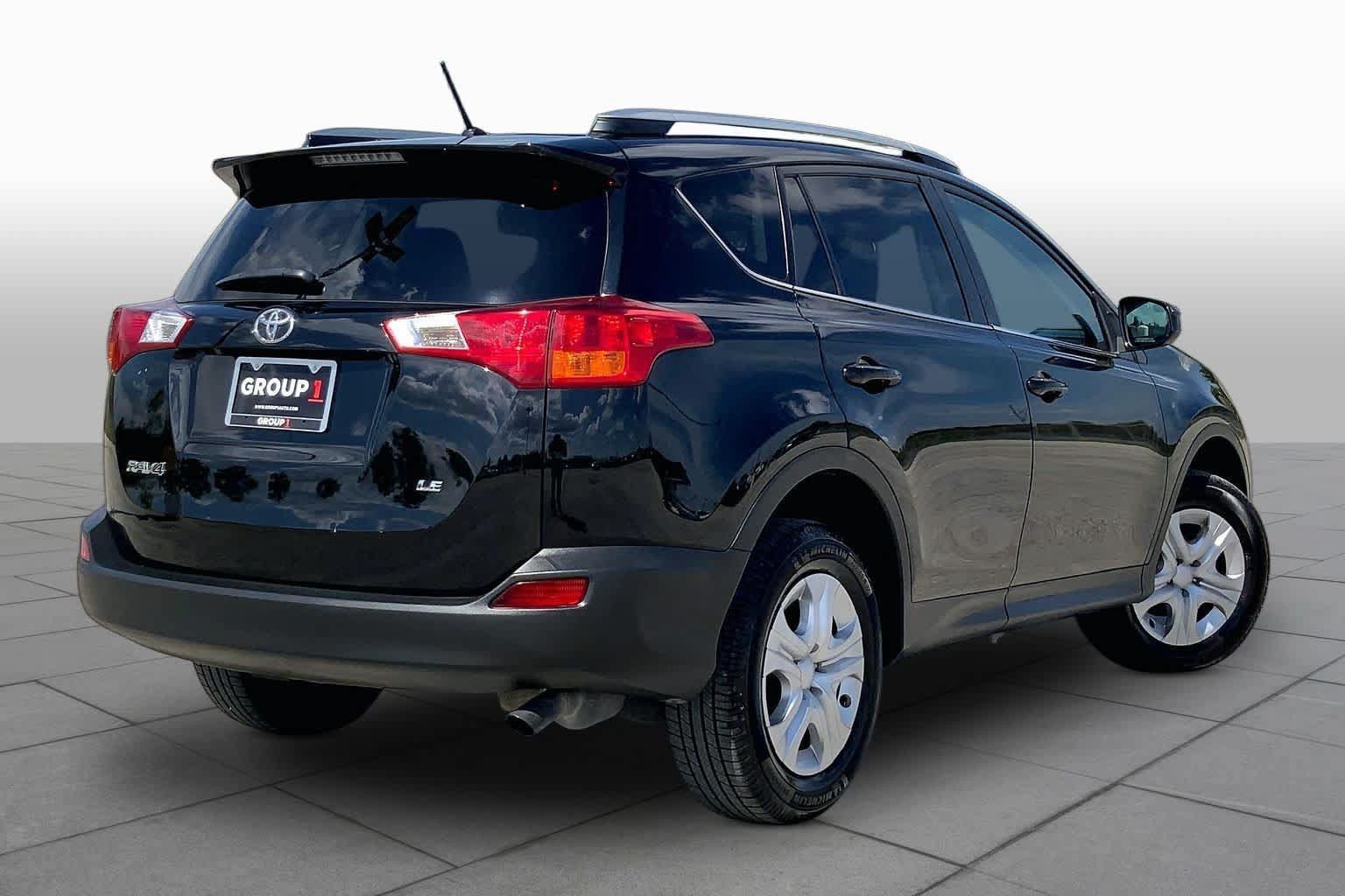 Used 2015 Toyota RAV4 LE FWD image 13