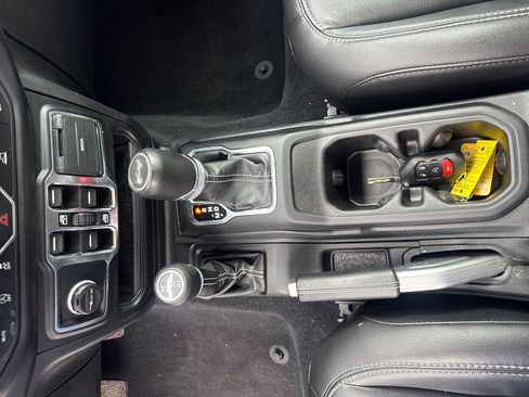 Used 2021 Jeep Wrangler Unlimited Sahara w/ Uconnect 4C Nav & Sound Group AWD/4WD image 21