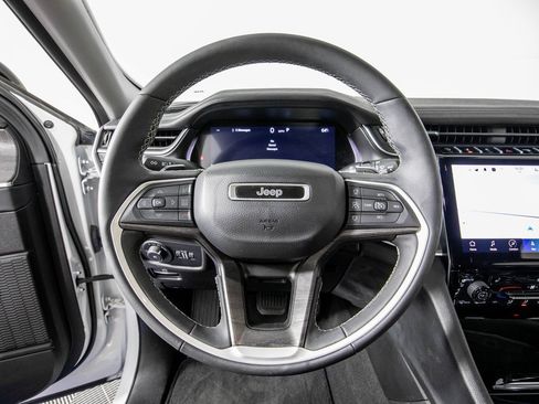 Used 2023 Jeep Grand Cherokee Limited w/ Black Appearance Package image 19