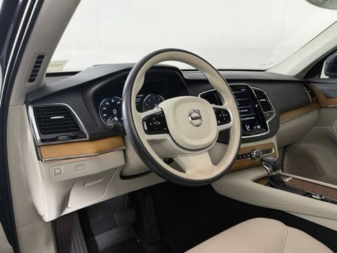 Used 2022 Volvo XC90 T6 Momentum w/ Advanced Package AWD/4WD image 5