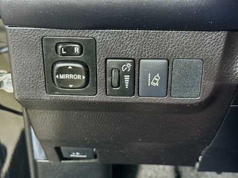 Certified 2018 Toyota RAV4 XLE FWD image 11