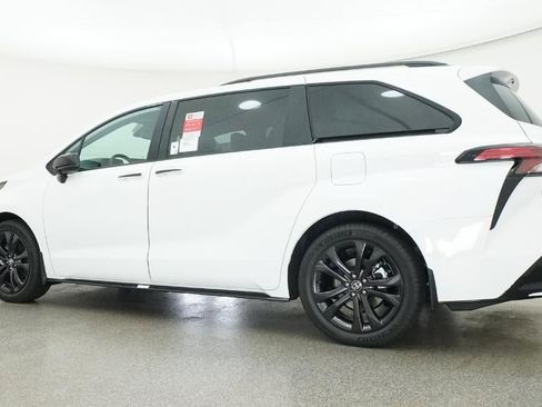 New 2026 Toyota Sienna XSE FWD image 20