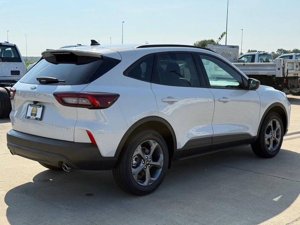 New 2026 Ford Escape ST-Line w/ Cold Weather Package AWD/4WD image 5