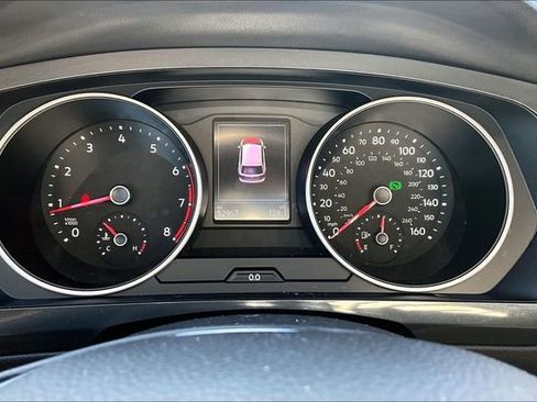 Used 2019 Volkswagen Tiguan SE w/ Panoramic Sunroof Package image 10