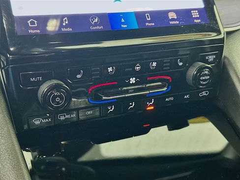 Certified 2024 Jeep Grand Cherokee L Limited w/ Luxury Tech Group II image 26