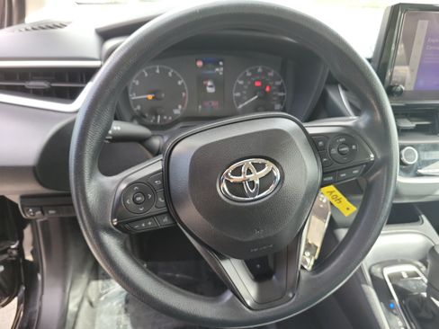 Used 2025 Toyota Corolla LE FWD image 25
