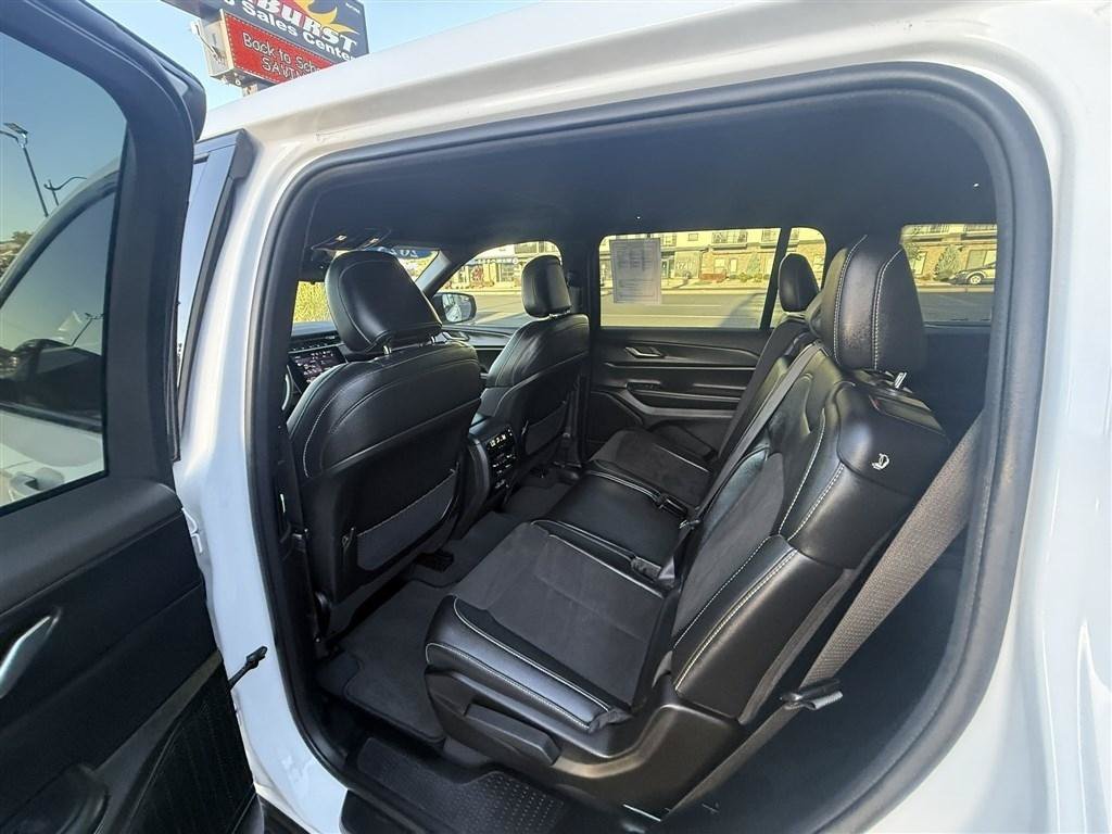 Used 2023 Jeep Grand Cherokee L Laredo AWD/4WD image 22