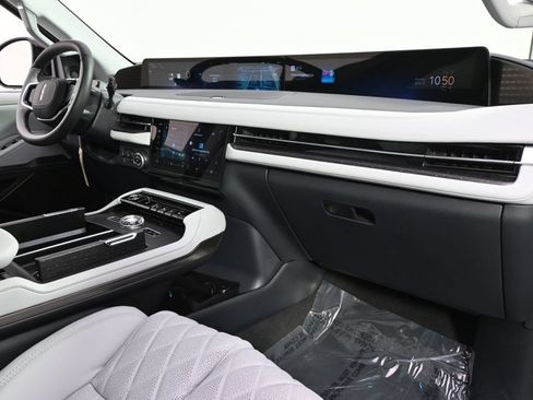 New 2026 Lincoln Navigator Black Label AWD/4WD image 14