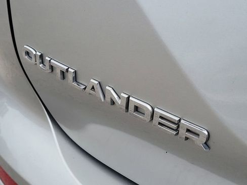 Used 2024 Mitsubishi Outlander SE image 7