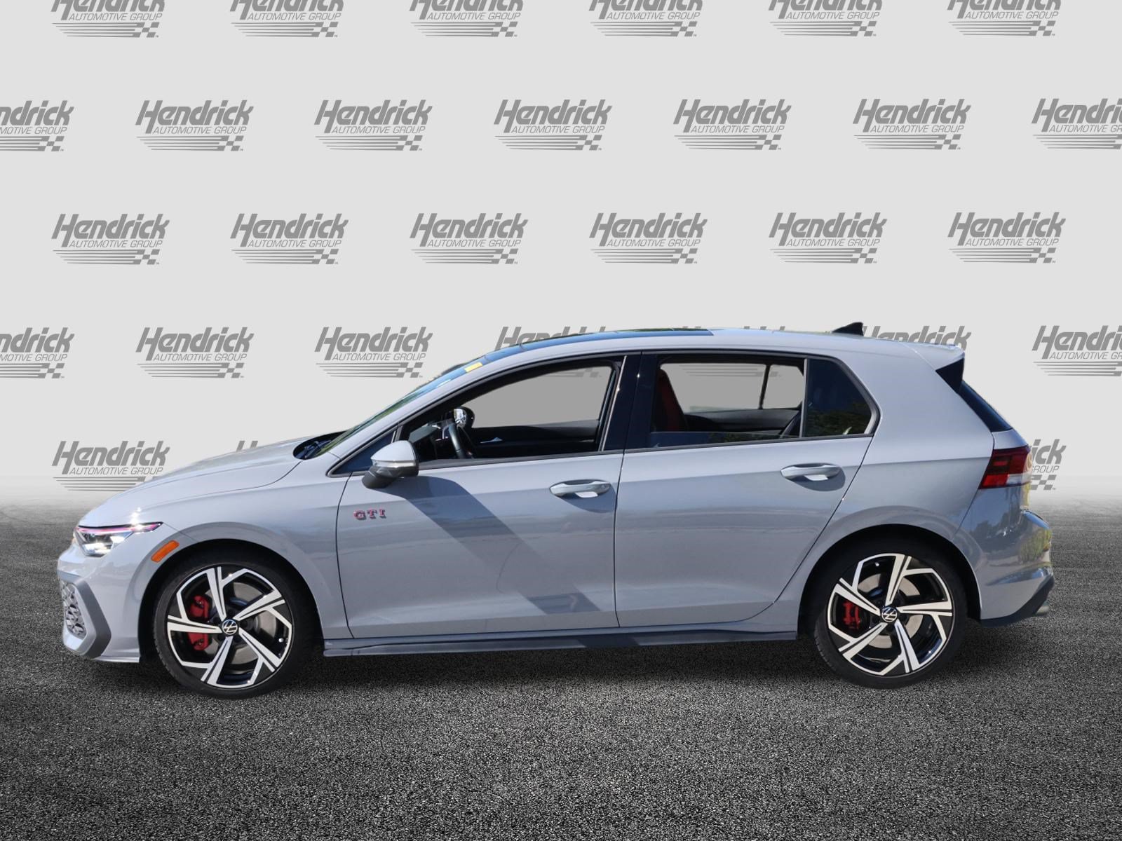 Used 2025 Volkswagen Golf SE FWD image 6