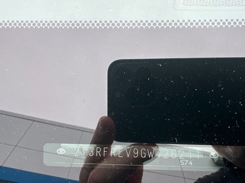Used 2016 Toyota RAV4 XLE AWD/4WD image 2