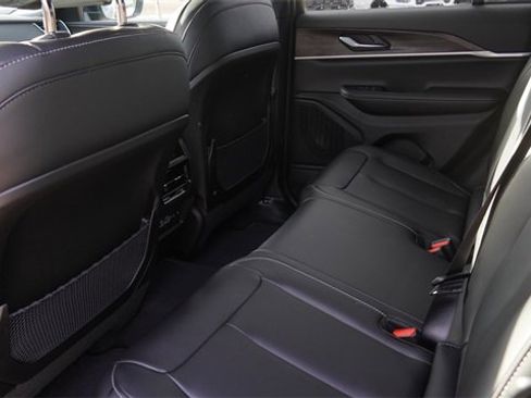 New 2025 Jeep Grand Cherokee Limited image 14