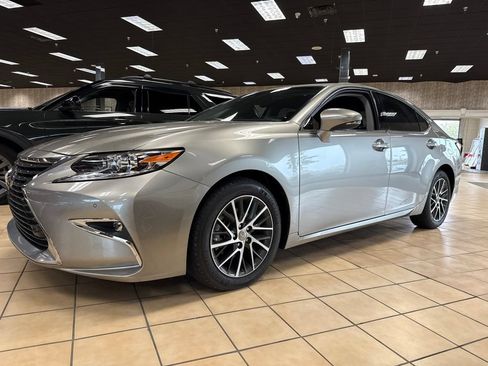 Used 2018 Lexus ES 350 w/ Luxury Package w/Wood Trim FWD image 13