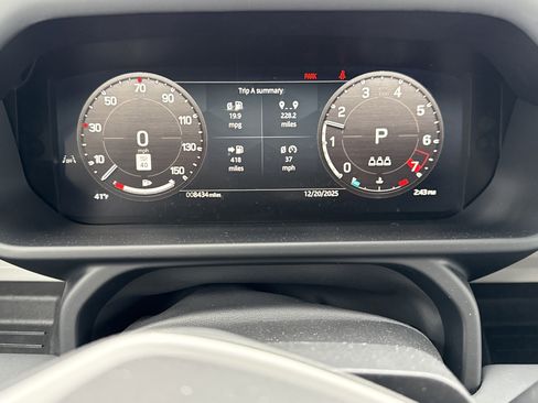 Used 2025 Land Rover Defender 110 S image 12