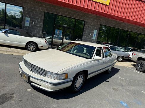 Used 1995 Cadillac De Ville Concours FWD image 6