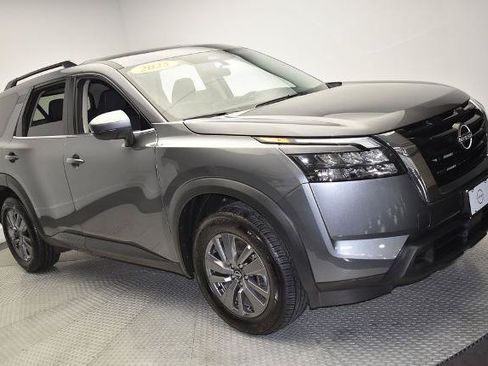 Certified 2025 Nissan Pathfinder SV FWD image 3