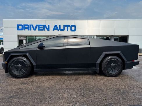 Used 2024 Tesla Cybertruck AWD Crew Cab image 7