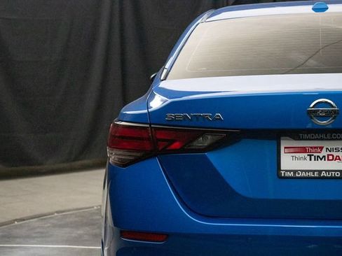 Used 2022 Nissan Sentra SV FWD image 11