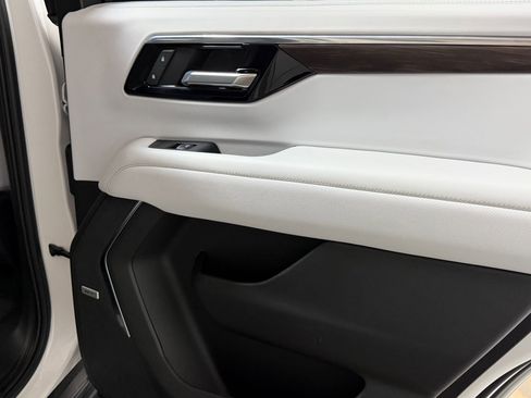 Used 2025 Chevrolet Tahoe Premier AWD/4WD image 43