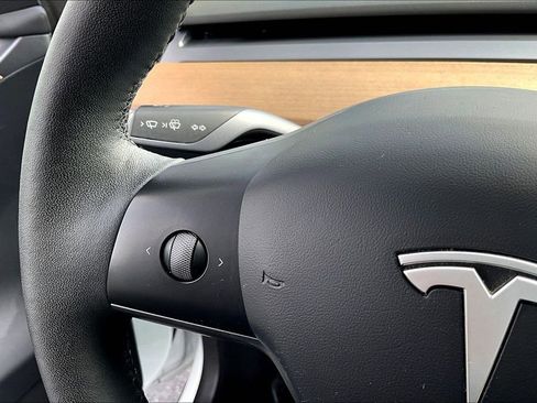 Used 2023 Tesla Model Y Long Range AWD/4WD image 9