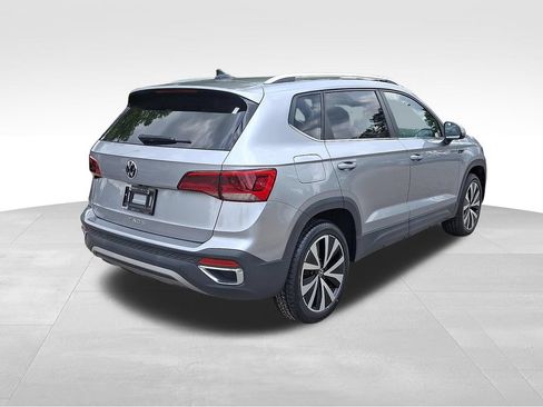 Used 2023 Volkswagen Taos SE FWD image 6